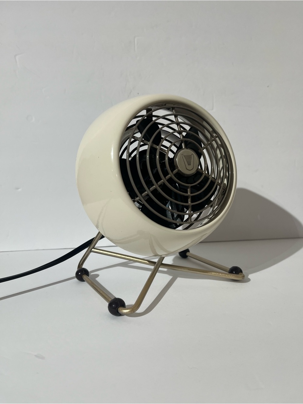 Vornado VFAN Mini Classic Metal Fan Vintage Off White Retro 2 Speed Tested Works